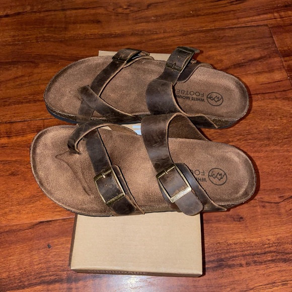 New Brown Sandals/ Size 6 - Picture 2 of 2